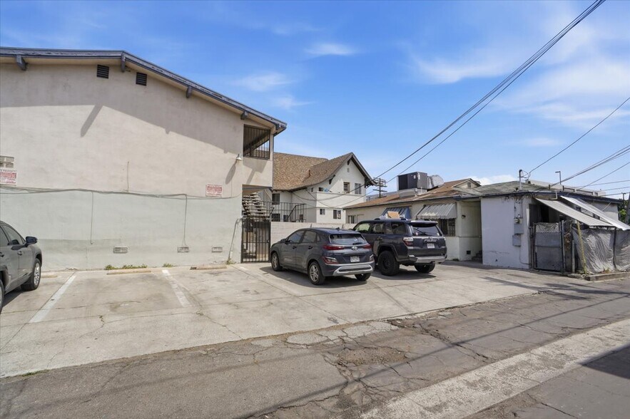 More Photos Of 117 N St Louis St, Los Angeles Multifamily For Sale