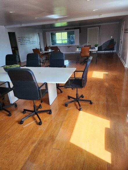 More Photos Of 5301 Harford Rd, Baltimore Office For Sale