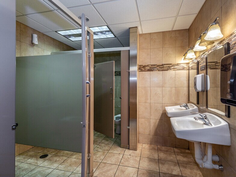 More Photos Of 388 Broad St, Bristol General Retail For Sale