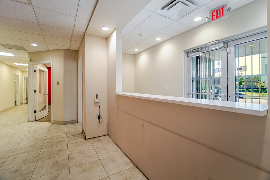More Photos Of 1015 NW 72nd St, Miami Warehouse For Sale