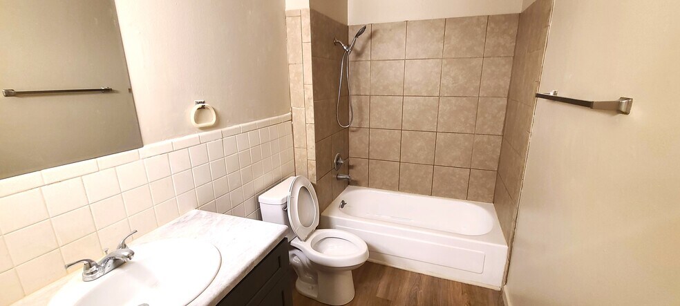 More Photos Of 1114-1128 E 9th St, Russellville Apartments For Sale