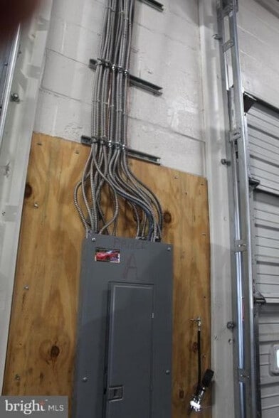 More Photos Of 706 N East St, Frederick Auto Repair For Lease