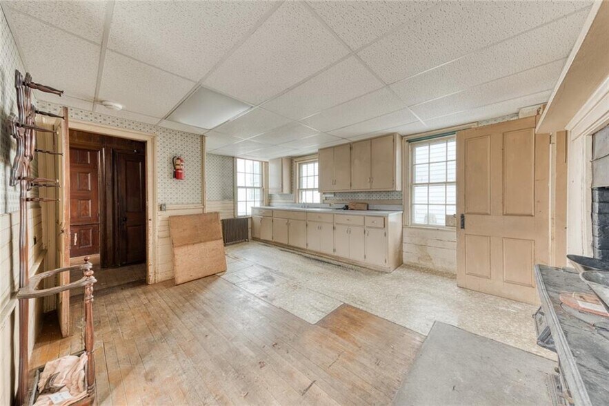 More Photos Of 2 Elm St, Westerly Office For Sale