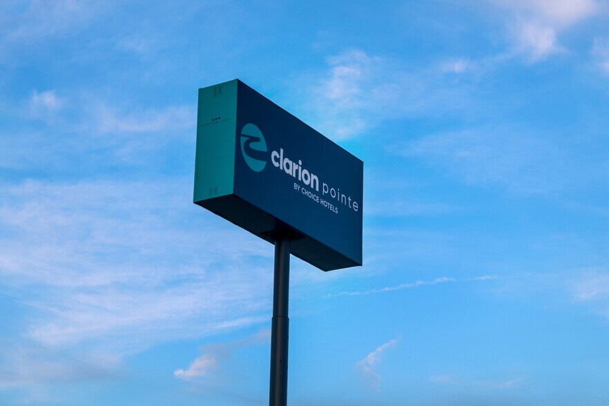 More Photos Of 19600 Elpers Rd, Evansville Hotel For Sale