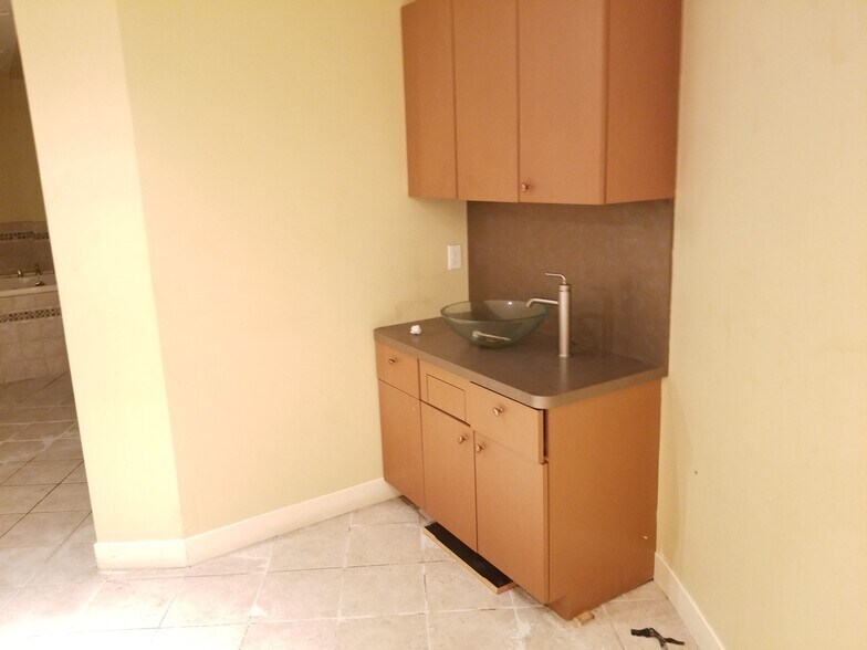 More Photos Of 574 Washington St, Easton Freestanding For Lease