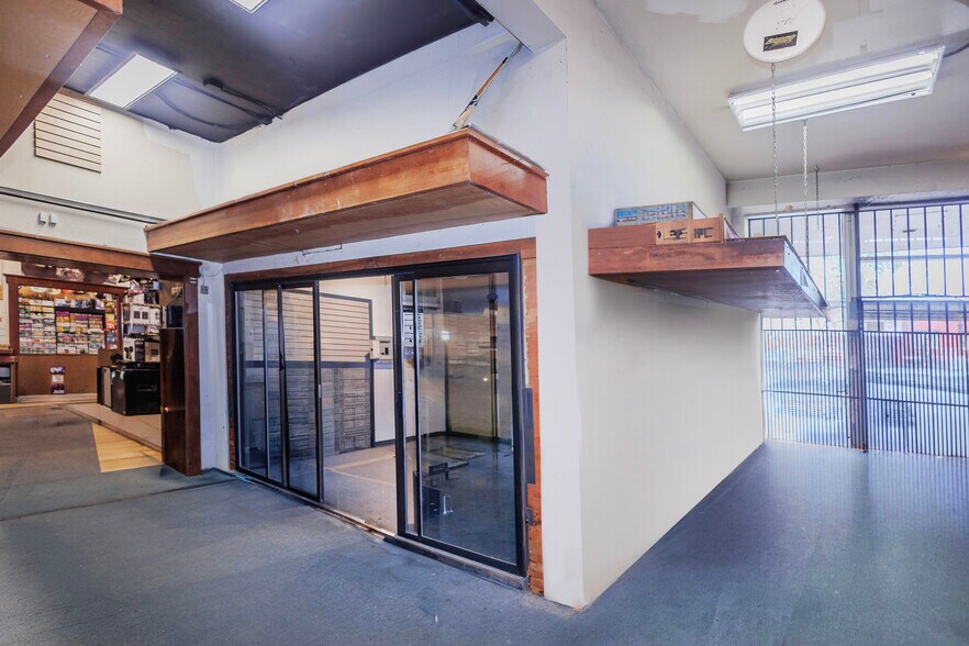 More Photos Of 726 El Camino Real, Redwood City Storefront For Sale
