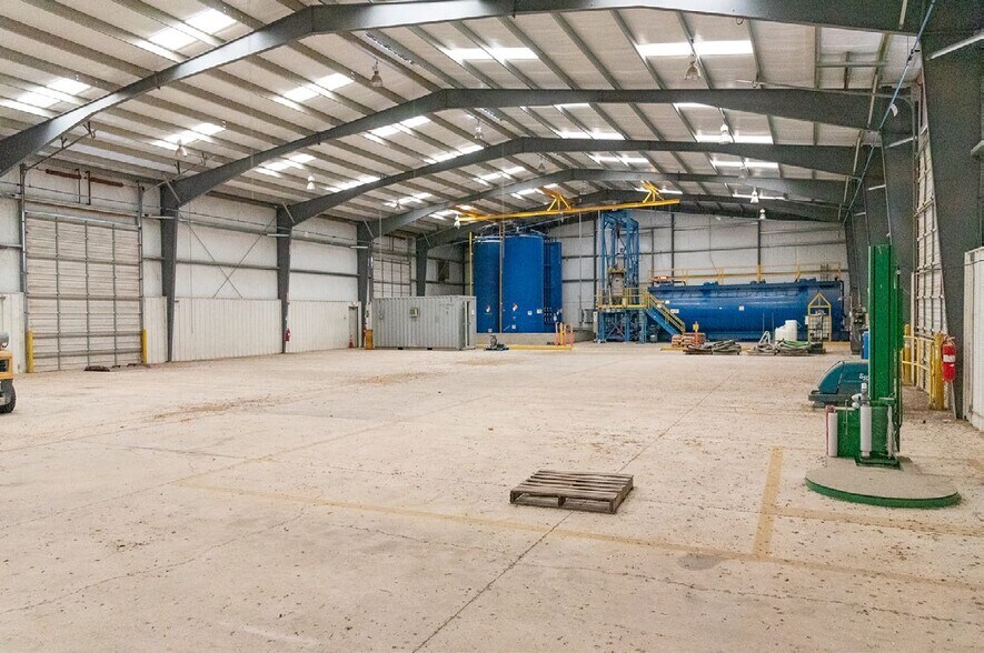 More Photos Of 2995 County Road 430, Pleasanton Warehouse For Sale