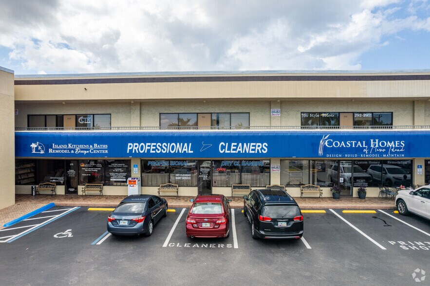 More Photos Of 547-575 E Elkcam Cir, Marco Island Storefront Retail Office For Lease