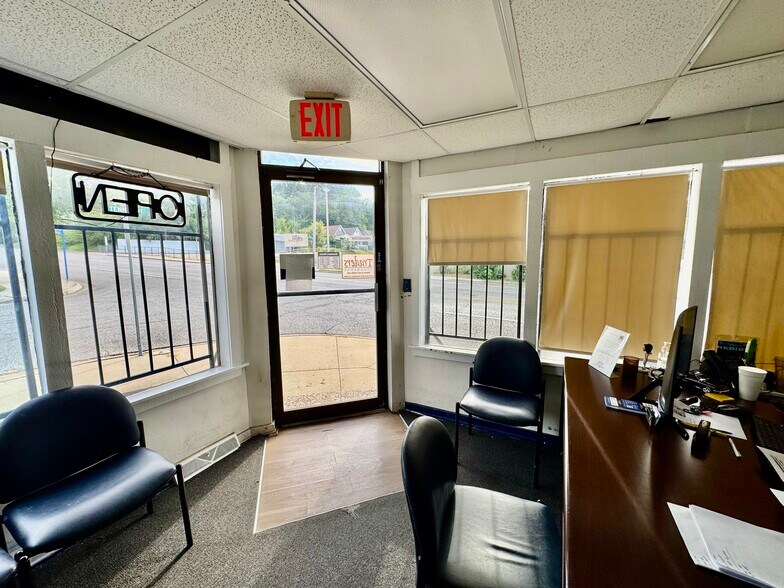 More Photos Of 225 N 7th St, Kansas City Flex For Sale