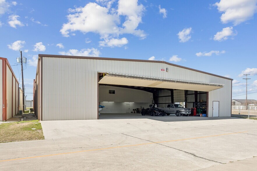 More Photos Of 930 Aviator Dr, Fort Worth Specialty For Sale