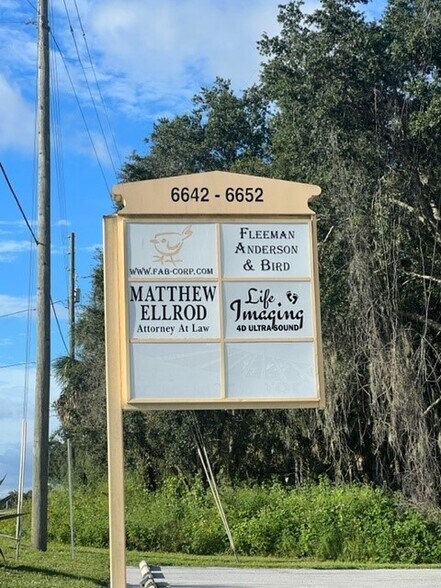 More Photos Of 6616-6636 Rowan Rd, New Port Richey Office For Lease