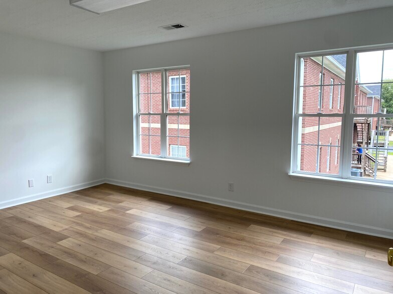 More Photos Of 8912 Stone Green Way, Louisville Office For Lease