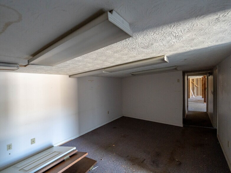 More Photos Of 3264 Broad St, Clyde Office For Sale