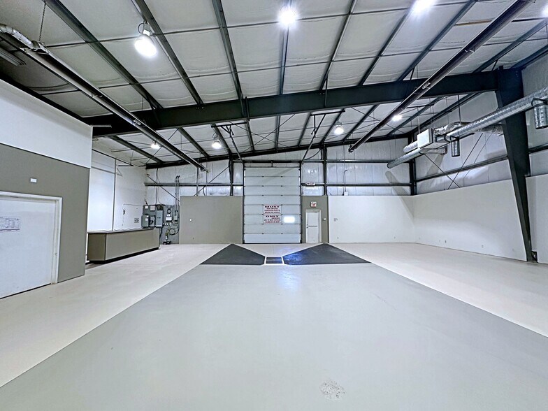 More Photos Of 195 Mackay Cres, Fort McMurray Warehouse For Sale