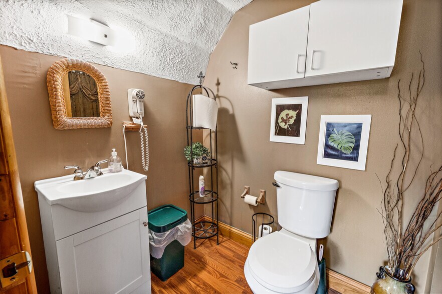 More Photos Of 2048 Winchester Ave, Ashland General Retail For Sale