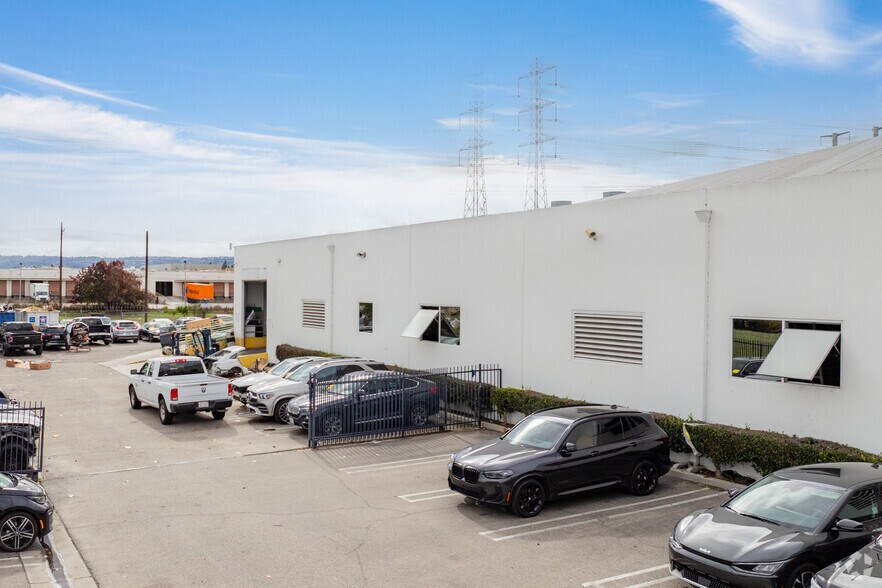More Photos Of 4302-4310 W 190th St, Torrance Manufacturing For Lease
