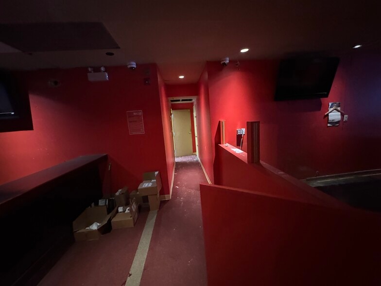 More Photos Of 1055 Boul Saint-Laurent, Montréal General Retail For Lease