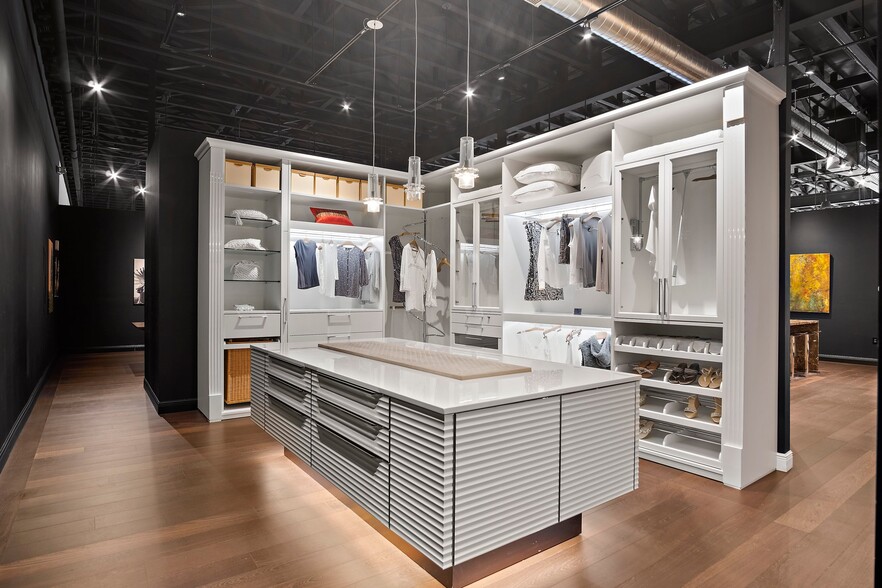 More Photos Of 47 Newbury St, Peabody Freestanding For Lease