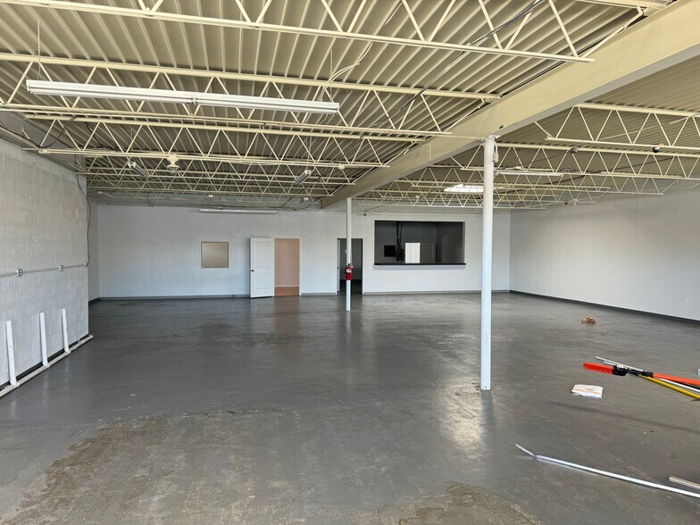 More Photos Of 1700 W Main St, Oklahoma City Warehouse For Lease