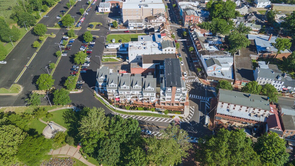 More Photos Of 4 Mill St, Bristol Restaurant For Lease