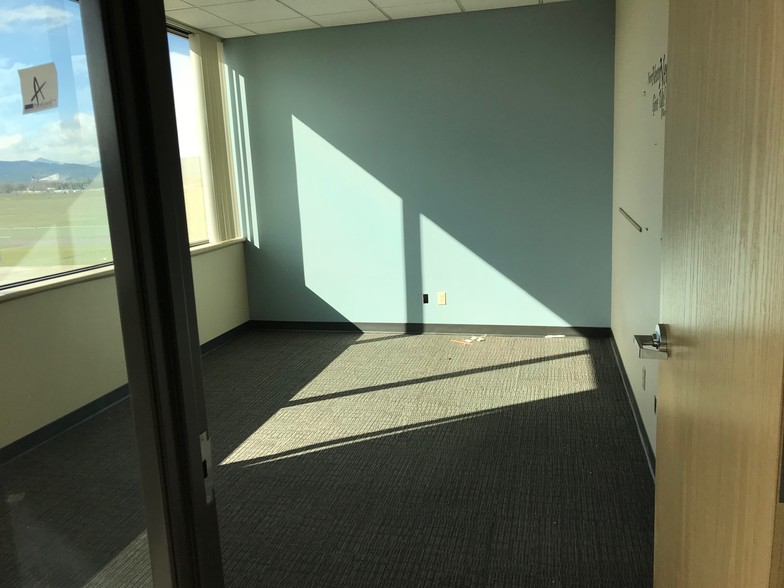 More Photos Of 3501 Excel Dr, Medford Office For Lease