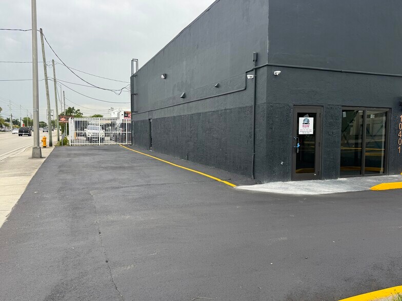 More Photos Of 10401-10409 Quail Roost Dr, Miami Service For Lease
