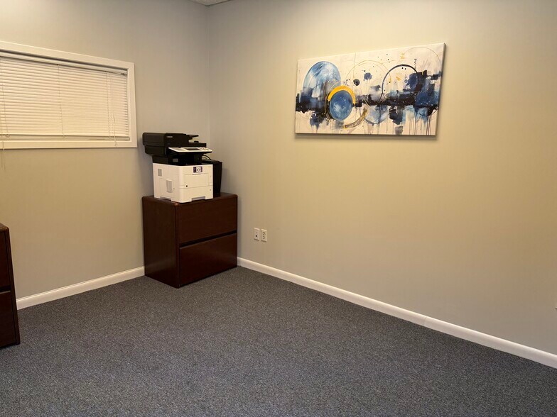 More Photos Of 375 Sunrise Hwy, Lynbrook Storefront Retail Office For Lease