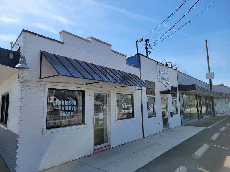 Primary Photo Of 4646-4660 E Lake Rd, Sheffield Lake Unknown For Lease