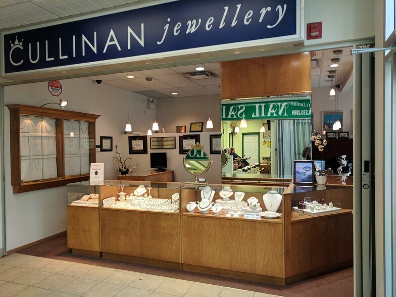 More Photos Of 1518 Centre St N, Calgary Apartments For Lease