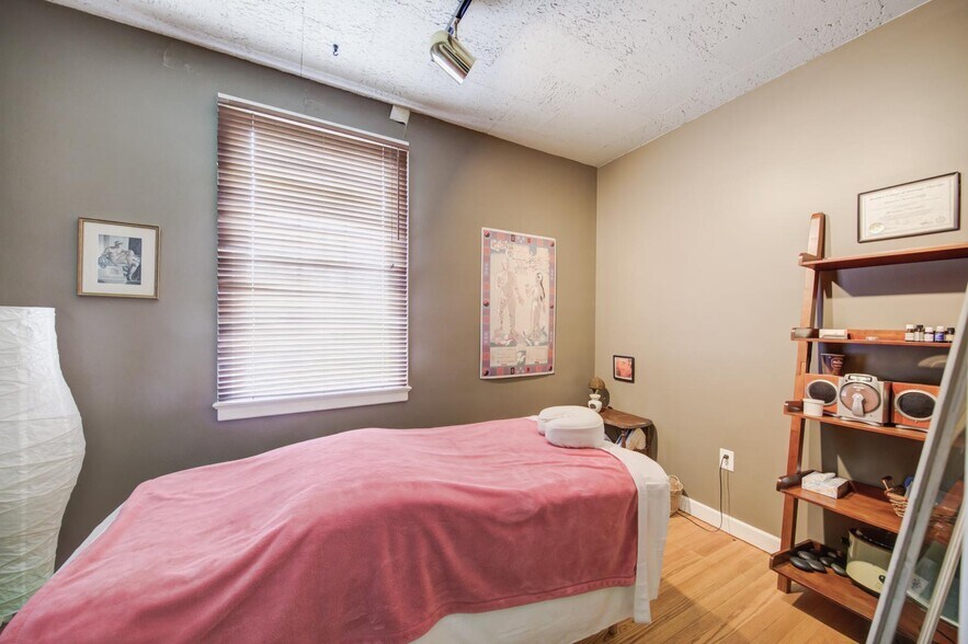 More Photos Of 39 E Chestnut Hill Ave, Philadelphia Medical For Sale