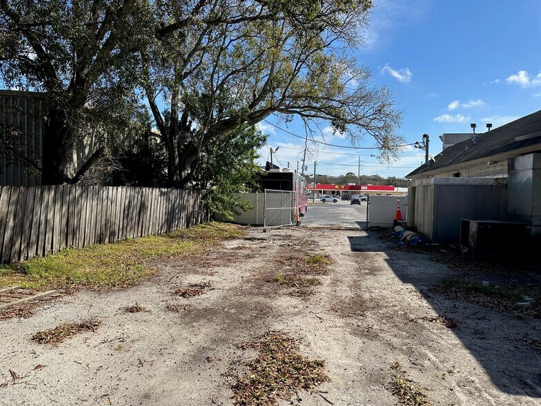 More Photos Of 8804 66th St N, Pinellas Park Bar For Lease