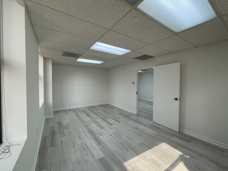 More Photos Of 112 S Tryon St, Charlotte Office Residential For Sale