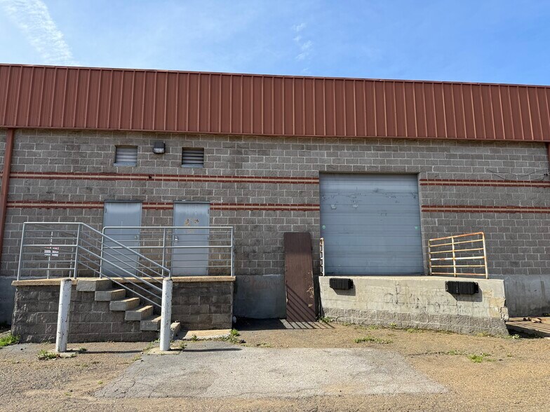 More Photos Of 4200 Lamar Ave, Memphis Warehouse For Lease