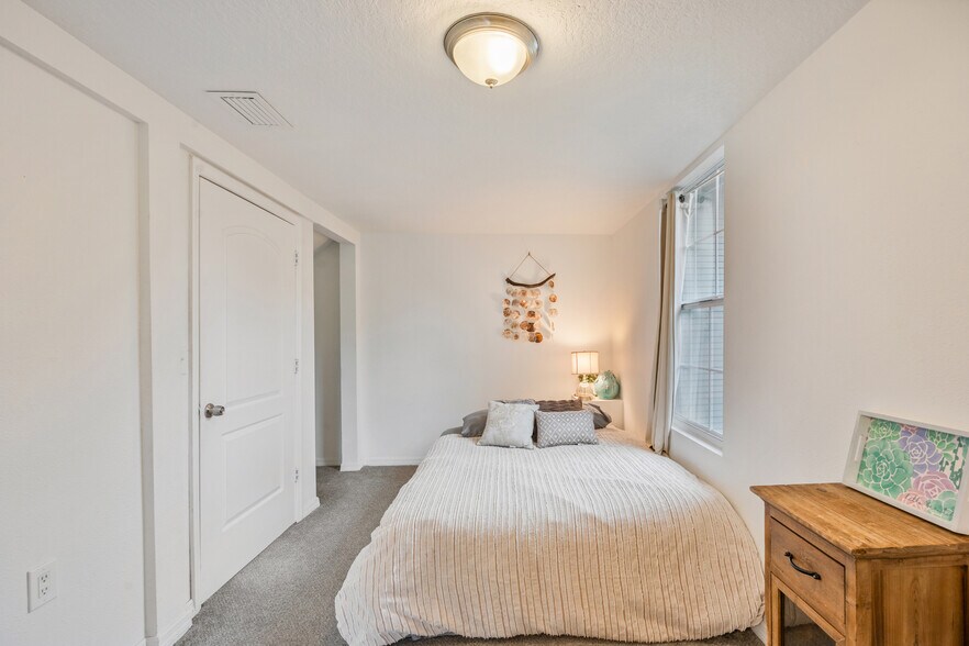 More Photos Of 105 W Columbus Dr, Tampa Office Residential For Sale