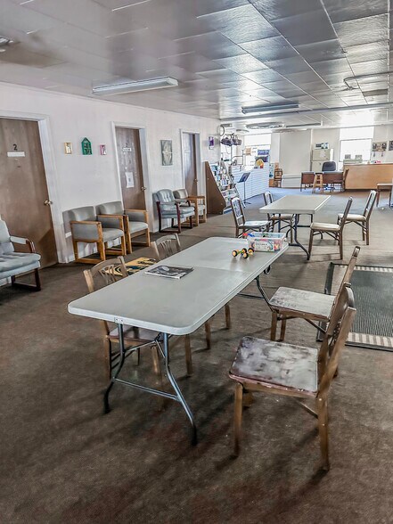 More Photos Of 810 W Texas St, Fairfield Storefront For Sale