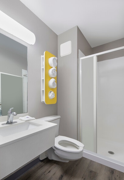 More Photos Of 1564 E Main St, Woodland Hotel For Sale