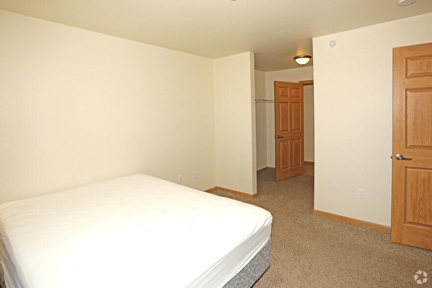 More Photos Of 501 12th Ave SE, Stanley Apartments For Lease