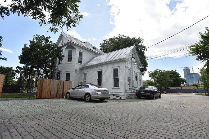 More Photos Of 1000 E Cesar Chavez St, Austin Loft Creative Space For Lease