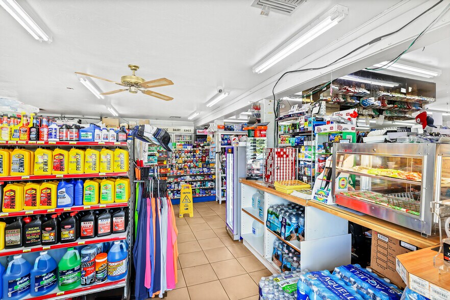 More Photos Of 9836 SW County Road 761, Arcadia General Retail For Sale