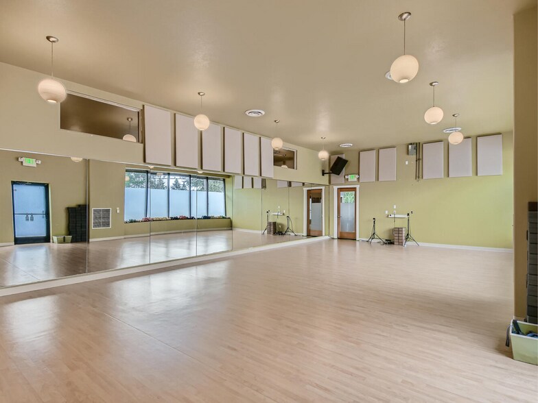 More Photos Of 9970 SW Beaverton Hillsdale Hwy, Beaverton Veterinarian Kennel For Sale