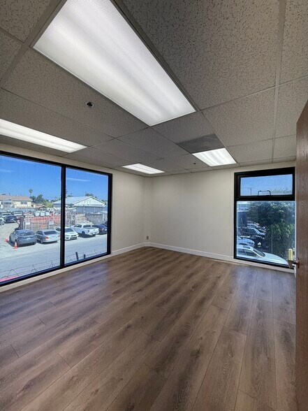 More Photos Of 2280 E Curry St, Long Beach Manufacturing For Lease