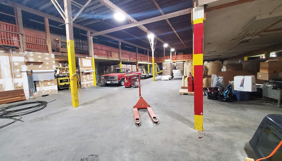 More Photos Of 204 Lecompton Rd, Perry Manufacturing For Lease