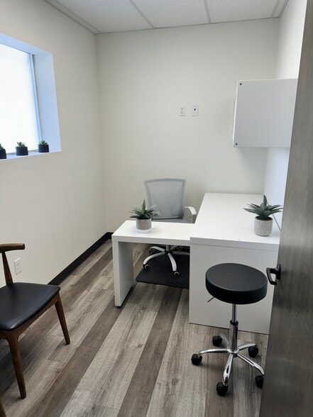 More Photos Of 1302 N Stanton St, El Paso Medical For Sale