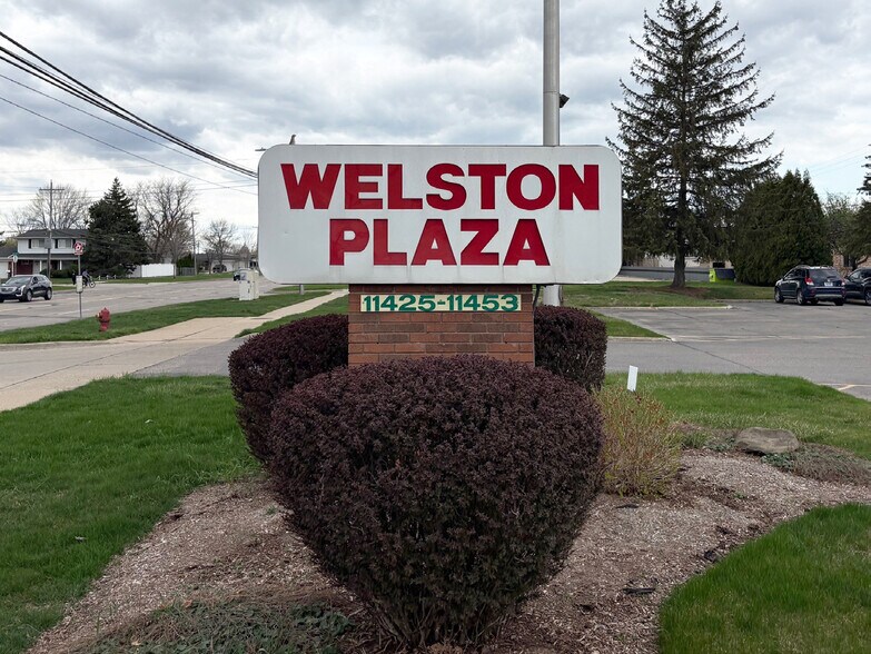 More Photos Of 11429-11453 15 Mile Rd, Sterling Heights Storefront Retail Office For Lease