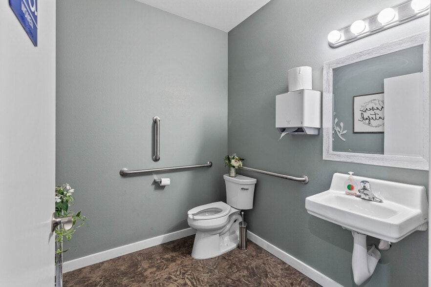 More Photos Of 8615 E Trent Ave, Spokane Valley Auto Repair For Sale