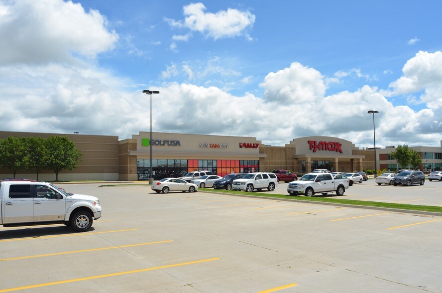 More Photos Of 206 Wilmar Ave, Grand Island General Retail For Lease