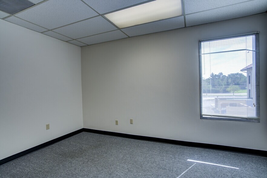 More Photos Of 225 S Academy Blvd, Colorado Springs Office For Sale