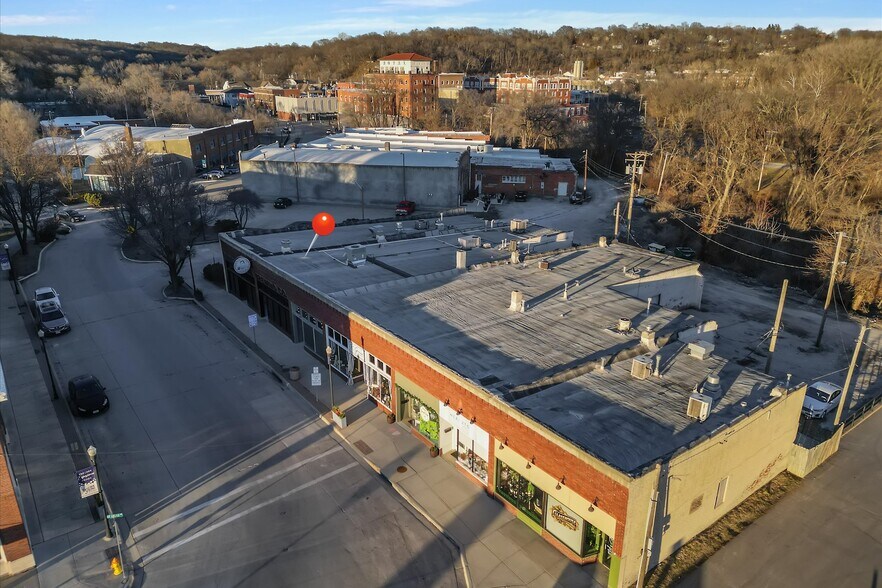 More Photos Of 451 S Thompson Ave, Excelsior Springs Bar For Sale