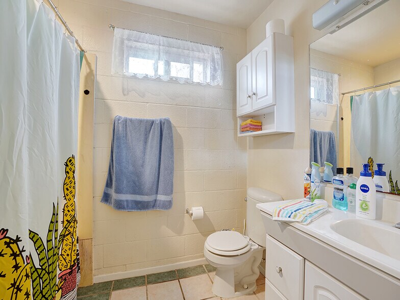 More Photos Of 4124-4126 E Anaheim St, Long Beach General Retail For Sale