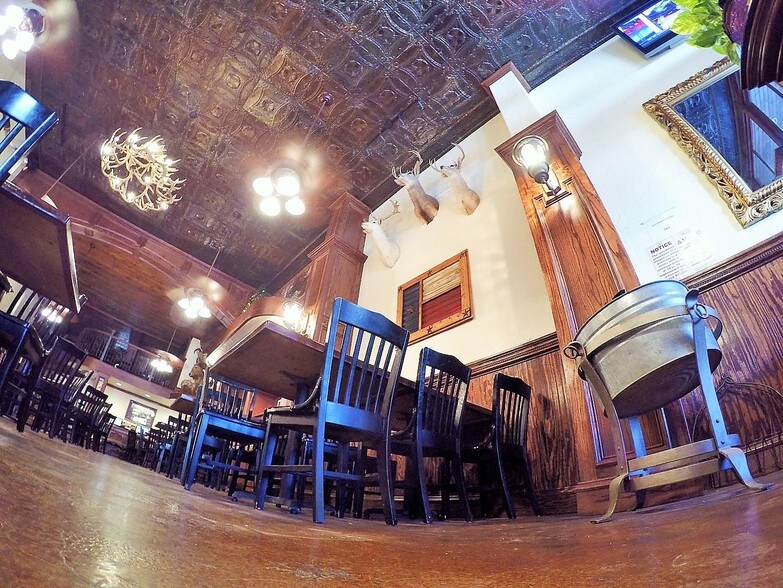More Photos Of 204 Clay St, Nocona Restaurant For Lease